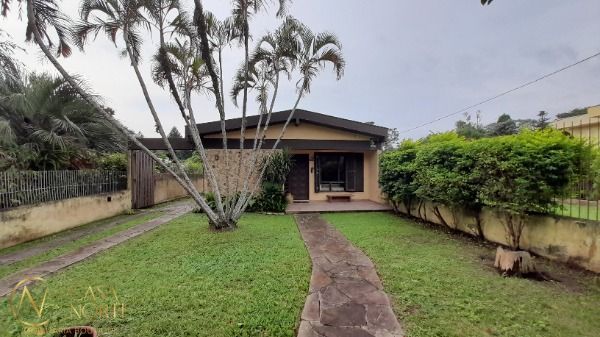 Casa à venda com 3 quartos, 200m², 1 suíte, 8 vagas, Avenida Imperial no bairro Ipanema em Porto Alegre