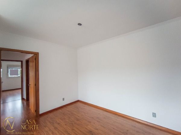 Apartamento à venda com 3 quartos, 74m², 1 suíte, 1 vaga, Rua Porto Calvo no bairro Ipanema em Porto Alegre