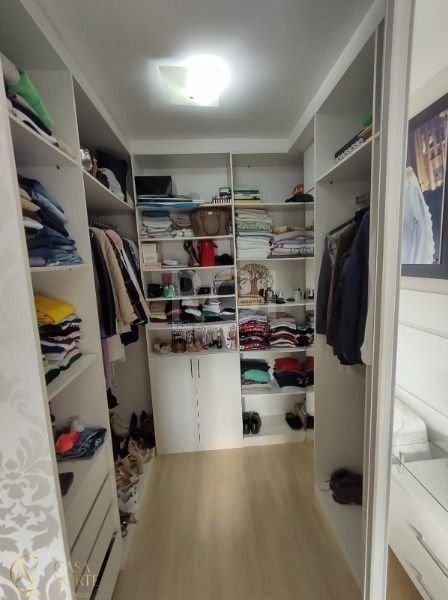 Casa à venda com 3 quartos, 202m², 1 suíte, 2 vagas, Rua Felipe Arisio no bairro Hípica em Porto Alegre