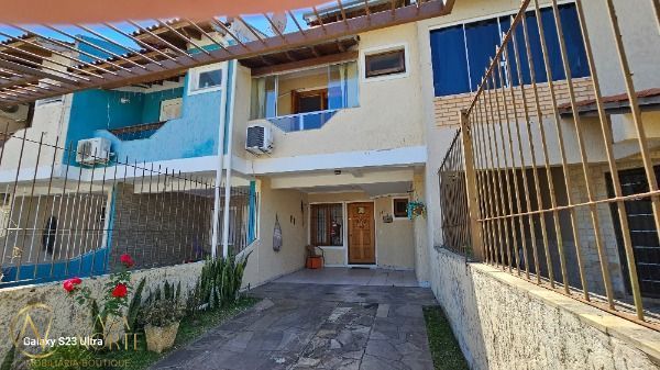 Casa à venda com 2 quartos, 132m², 1 suíte, 2 vagas, Rua Santos Zottis no bairro Hípica em Porto Alegre