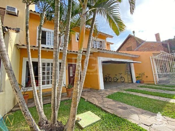 Casa à venda com 3 quartos, 208m², 1 suíte, 2 vagas, Rua Josue Guimaraes no bairro Espírito Santo em Porto Alegre