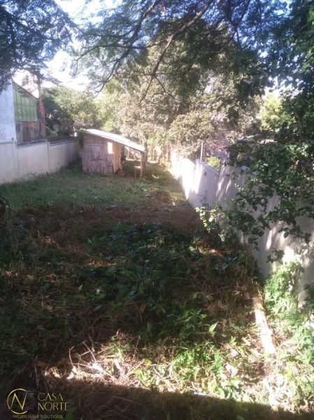 Terreno à venda  com 388m², Rua dos Coqueiros no bairro Espírito Santo em Porto Alegre
