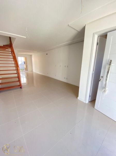 Casa à venda com 3 quartos, 124m², 1 suíte, 1 vaga, Rua Doutor Claudio Walter Ferreira da Silva no bairro Guarujá em Porto Alegre