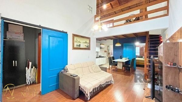 Casa à venda com 2 quartos, 63m², 1 vaga, Rua Padre Franz Maurmann no bairro Hípica em Porto Alegre