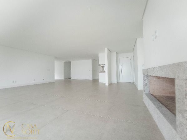 Cobertura à venda com 3 quartos, 346m², 3 suítes, 4 vagas, Rua Maraca no bairro Vila Assunção em Porto Alegre