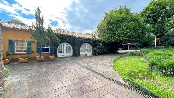 Casa à venda com 7 quartos, 720m², 6 vagas, Avenida Coronel Marcos no bairro Pedra Redonda em Porto Alegre