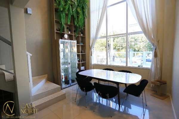 Casa à venda com 3 quartos, 140m², 2 suítes, 2 vagas, Rua Guatambu no bairro Hípica em Porto Alegre