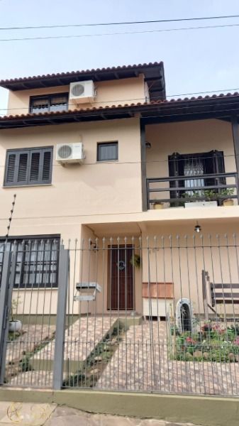 Sobrado à venda com 3 quartos, 163m², 1 suíte, 2 vagas, Avenida Doutor Francisco Roberto Dalligna no bairro Espírito Santo em Porto Alegre