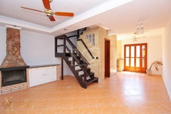 Casa de Condomínio à venda com 3 quartos, 191m², 2 suítes, 2 vagas, Avenida Edgar Pires de Castro no bairro Hípica em Porto Alegre