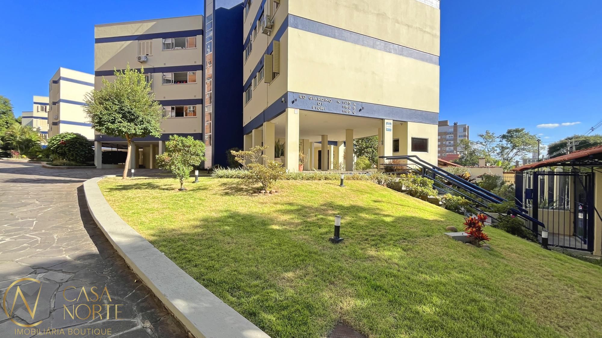 Apartamento à venda com 3 quartos, 97m², 1 suíte, 2 vagas, Rua Doutor Barcelos no bairro Tristeza em Porto Alegre