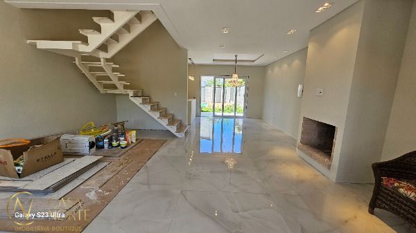 Casa à venda com 3 quartos, 175m², 1 suíte, 2 vagas, Rua Carlos Maximiliano Fayet no bairro Hípica em Porto Alegre