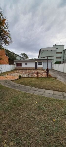 Terreno à venda  com 300m², Rua Liberal no bairro Tristeza em Porto Alegre
