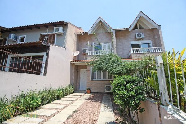 Casa à venda com 3 quartos, 78m², 1 suíte, 2 vagas, Rua Heitor Kramer no bairro Guarujá em Porto Alegre
