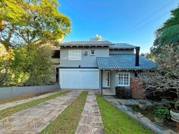 Casa à venda com 3 quartos, 206m², 1 suíte, 4 vagas, Rua Doutor Pitrez no bairro Ipanema em Porto Alegre