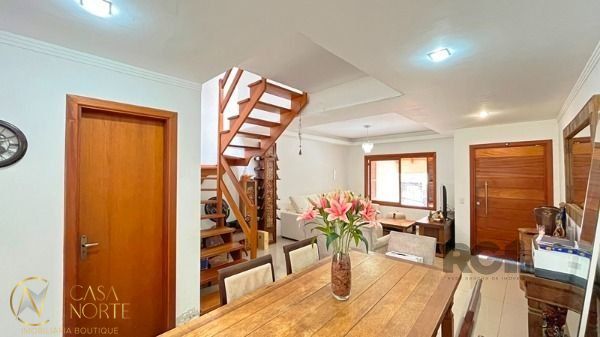 Casa à venda com 3 quartos, 215m², 3 suítes, 3 vagas, Rua Liberal no bairro Tristeza em Porto Alegre