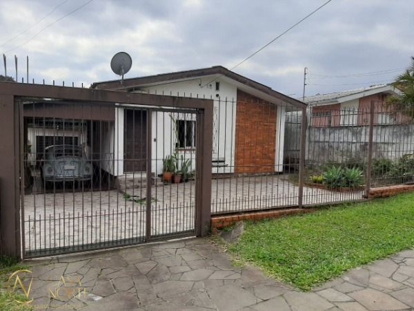 Casa à venda com 3 quartos, 220m², 3 vagas, Avenida Joracy Camargo no bairro Santa Tereza em Porto Alegre