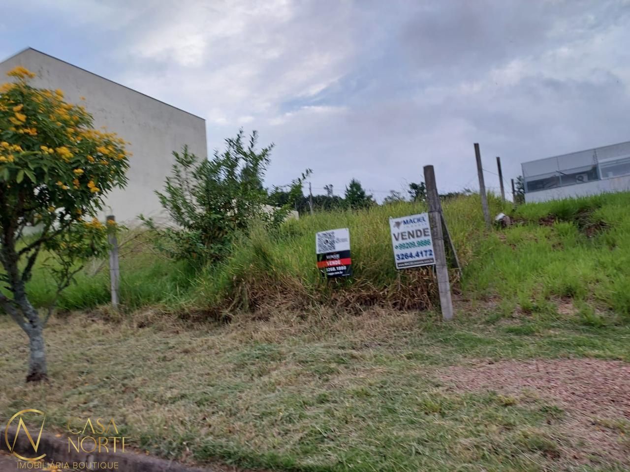 Terreno à venda  com 200m², Rua Claudio da Silva Pinto no bairro Guarujá em Porto Alegre