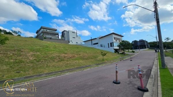 Terreno à venda  com 611m², Estrada das Três Meninas no bairro Vila Nova em Porto Alegre