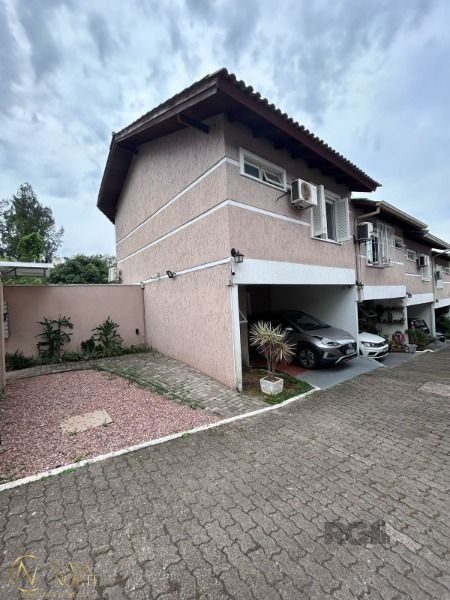 Casa de Condomínio à venda com 3 quartos, 109m², 1 suíte, 1 vaga, Rua Dea Coufal no bairro Ipanema em Porto Alegre