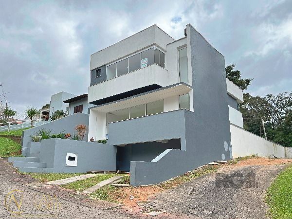 Casa de Condomínio à venda com 3 quartos, 150m², 3 suítes, 2 vagas, Avenida Juca Batista no bairro Hípica em Porto Alegre