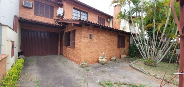 Casa à venda com 3 quartos, 186m², 1 suíte, 4 vagas, Rua Adao Pinheiro da Silva no bairro Ipanema em Porto Alegre