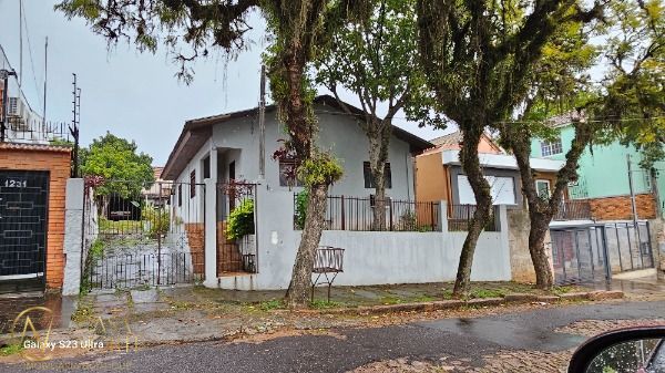 Casa à venda com 3 quartos, 130m², 2 vagas, Rua Landel de Moura no bairro Tristeza em Porto Alegre