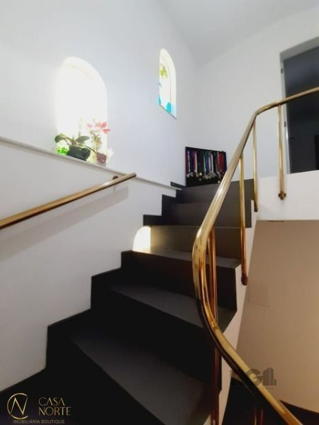 Casa à venda com 4 quartos, 242m², 1 suíte, 4 vagas, Rua Barão de Cerro Largo no bairro Menino Deus em Porto Alegre