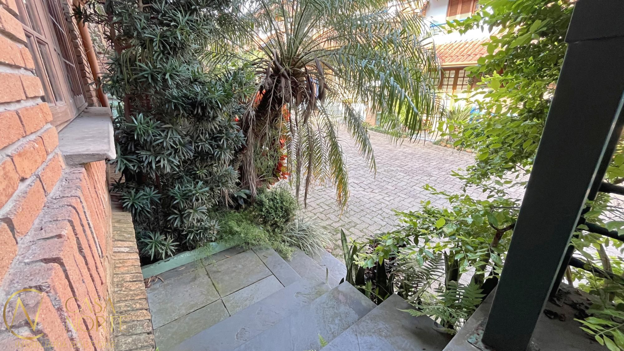 Casa à venda com 2 quartos, 95m², 1 vaga, Avenida da Cavalhada no bairro Cavalhada em Porto Alegre