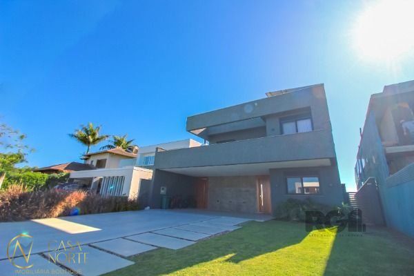 Casa de Condomínio à venda com 4 quartos, 450m², 4 suítes, 2 vagas, Avenida Juca Batista no bairro Belém Novo em Porto Alegre