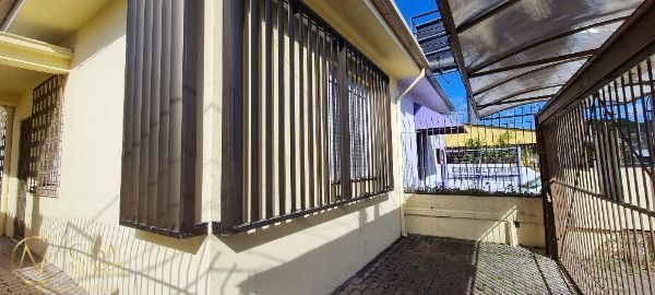 Casa à venda com 3 quartos, 110m², 2 vagas, Avenida Tramandai no bairro Ipanema em Porto Alegre