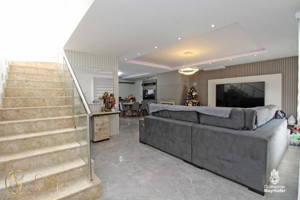 Casa de Condomínio à venda com 3 quartos, 203m², 1 suíte, 2 vagas, Rua Jorge Babot Miranda no bairro Aberta dos Morros em Porto Alegre