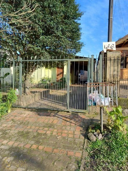 Terreno à venda  com 300m², Rua do Jesuíno no bairro Lageado em Porto Alegre