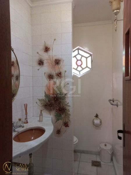 Casa à venda com 4 quartos, 200m², 1 suíte, 4 vagas, Imperial no bairro Ipanema em Porto Alegre