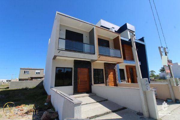 Casa à venda com 2 quartos, 107m², 2 suítes, 1 vaga, Rua Affonso Lunardelli no bairro Hípica em Porto Alegre