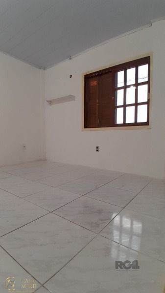 Casa à venda com 2 quartos, 60m², 4 vagas, Rua Álamo-Branco no bairro Restinga em Porto Alegre