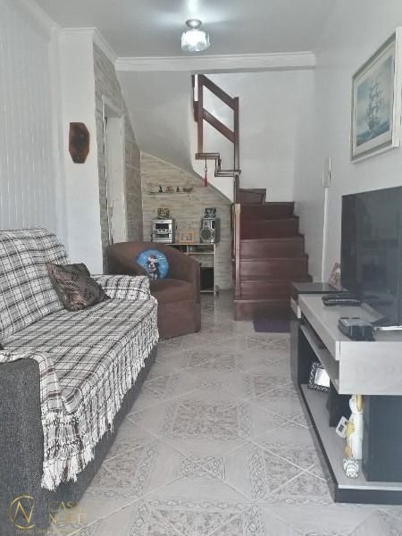 Casa à venda com 2 quartos, 72m², 1 vaga, Rua Eliza Tevah no bairro Hípica em Porto Alegre