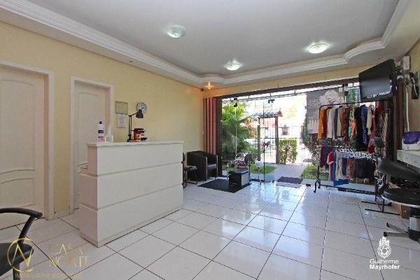 Casa à venda com 3 quartos, 229m², 1 suíte, 4 vagas, Estrada Vila Maria no bairro Cavalhada em Porto Alegre
