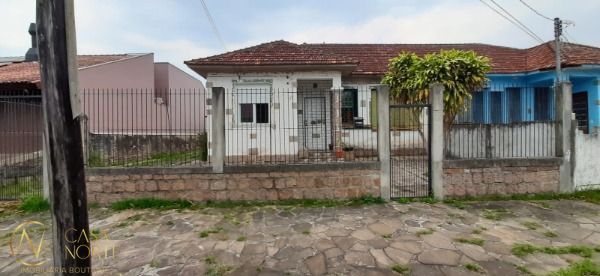 Casa à venda com 3 quartos, 135m², 1 suíte, 5 vagas, Rua Mampituba no bairro Ipanema em Porto Alegre