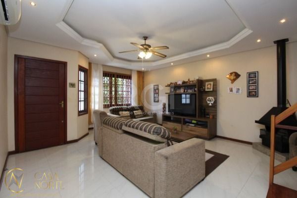 Casa à venda com 6 quartos, 382m², 2 suítes, 4 vagas, Rua Dea Coufal no bairro Ipanema em Porto Alegre