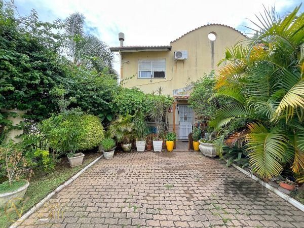 Casa à venda com 2 quartos, 118m², 2 vagas, Avenida Edgar Pires de Castro no bairro Aberta dos Morros em Porto Alegre