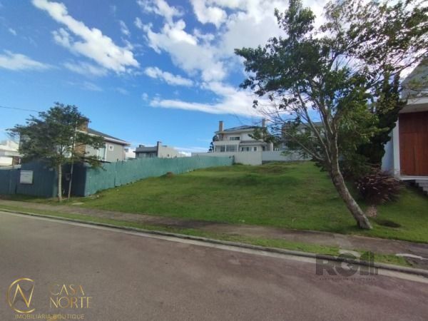 Terreno à venda  com 745m², Estrada das Três Meninas no bairro Vila Nova em Porto Alegre