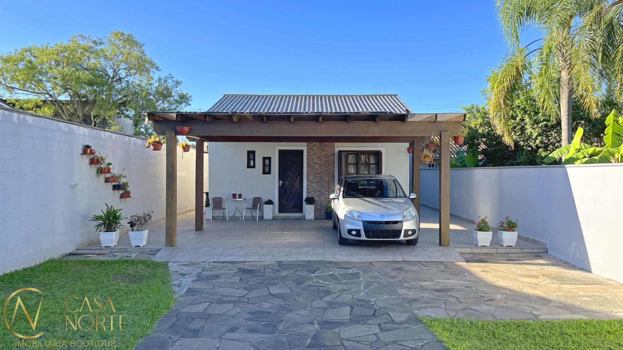 Casa à venda com 3 quartos, 154m², 2 vagas, Rua Stringhini no bairro Hípica em Porto Alegre