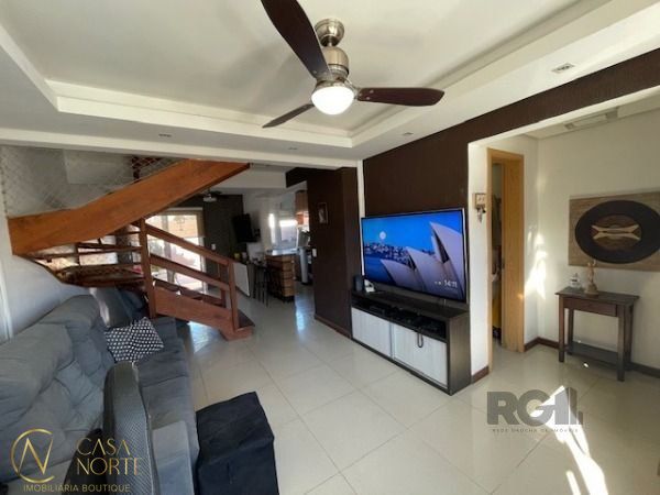 Casa de Condomínio à venda com 3 quartos, 147m², 1 suíte, 2 vagas, Avenida Edgar Pires de Castro no bairro Hípica em Porto Alegre