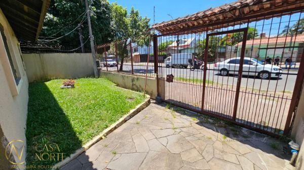 Casa à venda com 3 quartos, 224m², 1 suíte, 4 vagas, Rua Camaquã no bairro Camaquã em Porto Alegre