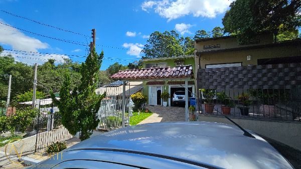 Casa à venda com 3 quartos, 147m², 2 suítes, 3 vagas, Acesso Nelson Silva no bairro Vila Nova em Porto Alegre
