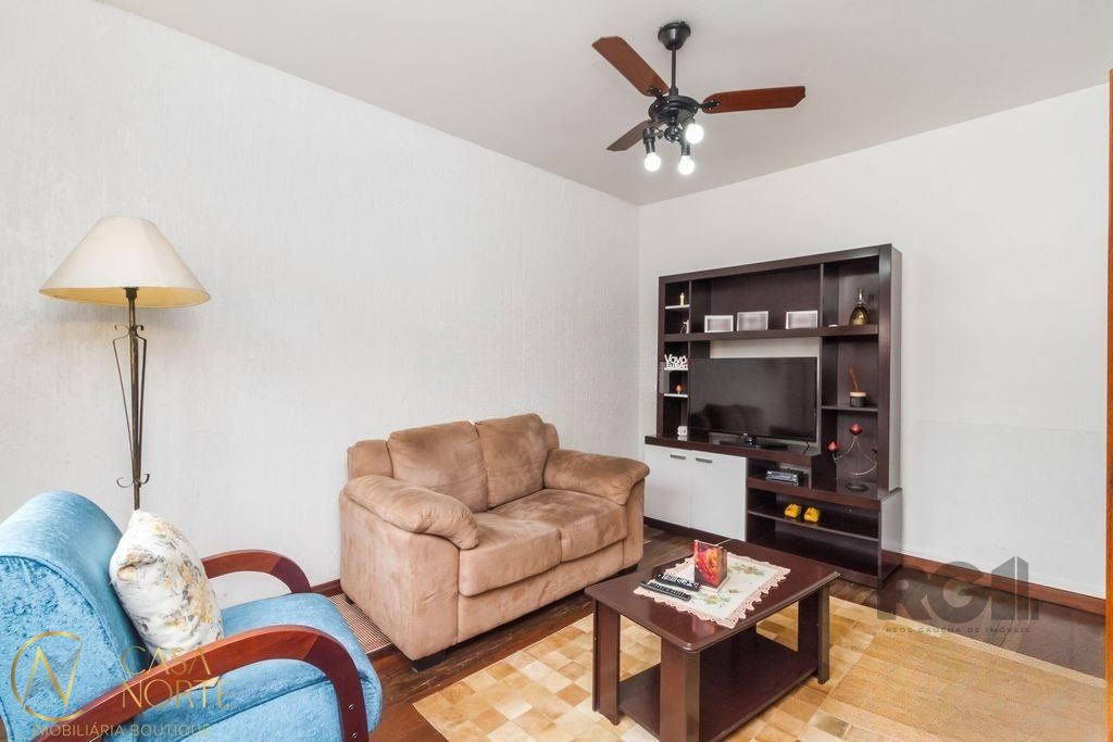 Casa à venda com 4 quartos, 207m², 1 suíte, 6 vagas, Rua Doutor Hermes Pacheco no bairro Aberta dos Morros em Porto Alegre