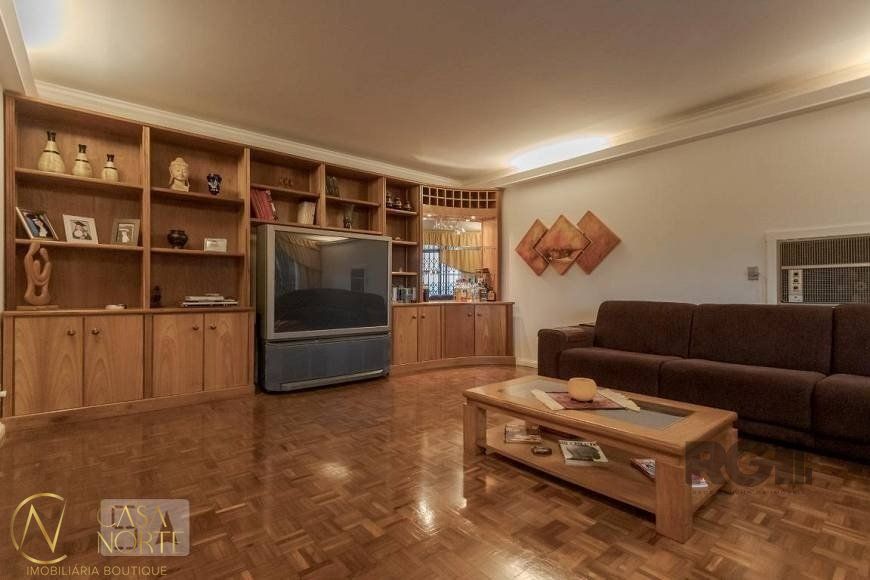 Casa à venda com 4 quartos, 329m², 1 suíte, 3 vagas, Rua João Paetzel no bairro Chácara das Pedras em Porto Alegre