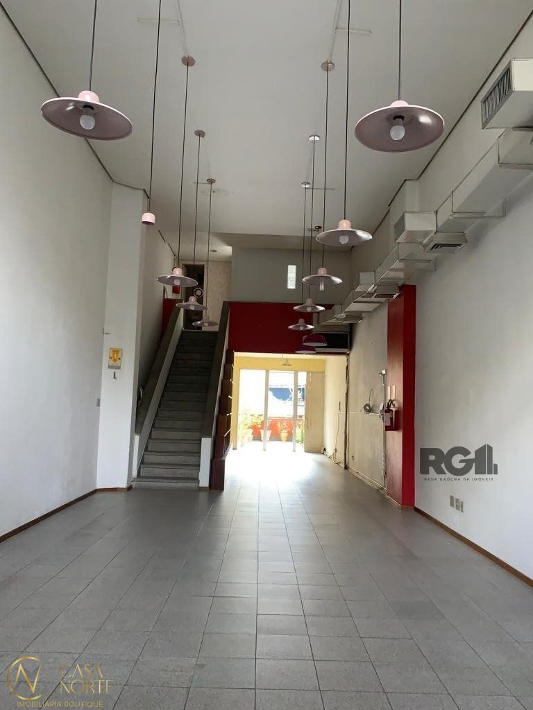 Loja à venda , 131m², Avenida Cristóvão Colombo no bairro Floresta em Porto Alegre