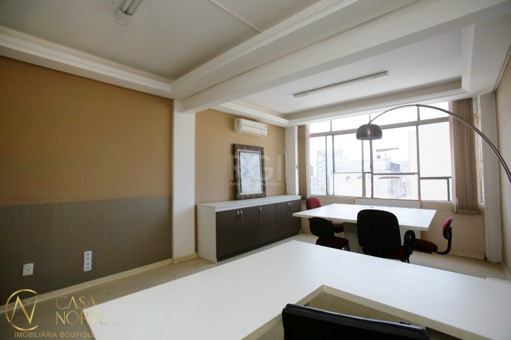Sala Comercial à venda , 46m², Rua Vigario José Inácio no bairro Centro Histórico em Porto Alegre