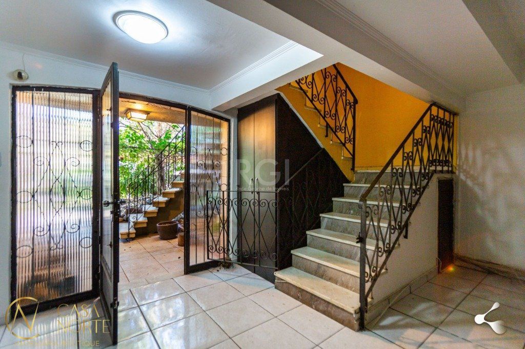 Casa à venda com 3 quartos, 500m², 3 suítes, 4 vagas, Avenida Benno Mentz no bairro Vila Ipiranga em Porto Alegre